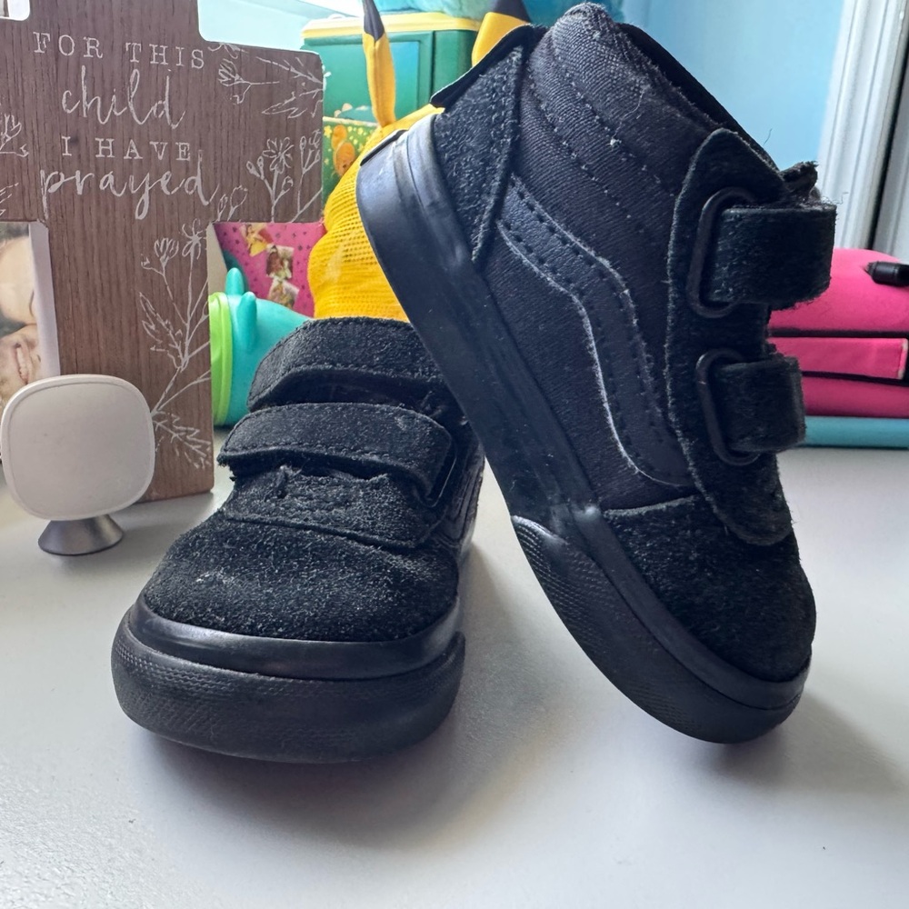 ‼️S O L D‼️ Vans Black Sneakers with Velcro Straps